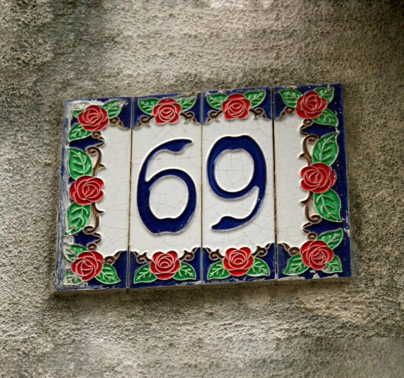 Поза 69