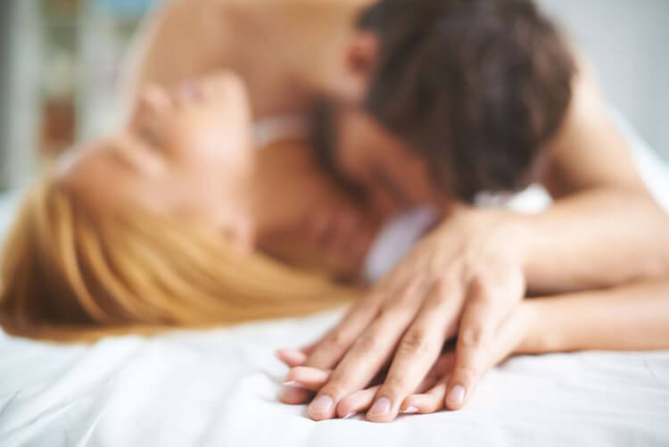 Очень жарко порно видео. Смотреть видео Очень жарко и скачать на телефон на сайте massage-couples.ru