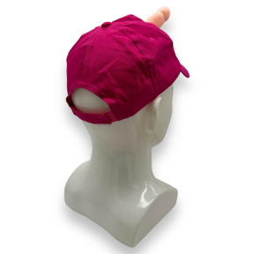 Червона кепка з пенісом на лобі 2