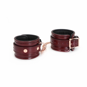 Кожаные наручники Liebe Seele Wine Red Wrist Cuffs, съемная цепочка-крепление 0