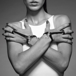 Пара браслетів на зап'ясті та палець Bijoux Indiscrets MAZE Hand Bracelet Harness, коричневі, екошкіра