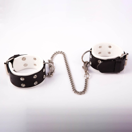 Кожанные наручники для ног Whips Collection в бело-черном дизайне